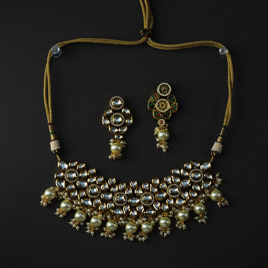 Tanisha Kundan Necklace Set